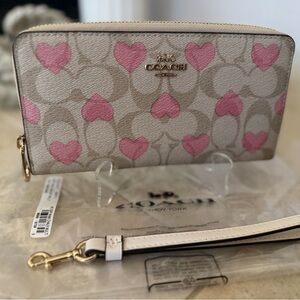 💗 Coach Signature Heart Print Wristlet / Zip Wallet 💗